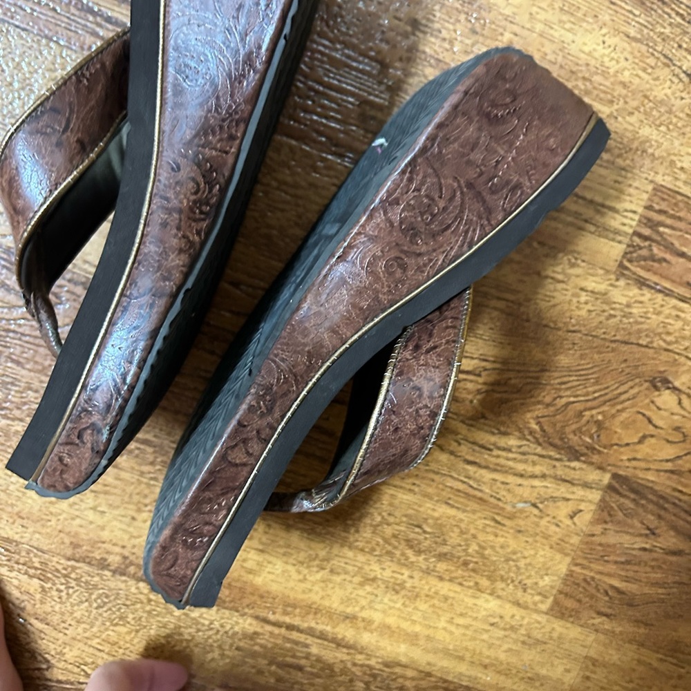 Volatile flip flops - Picture 5 of 7